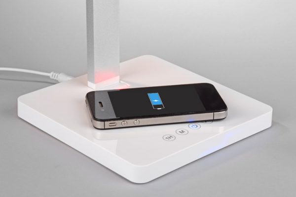 Lamp with wireless charging station BC09085