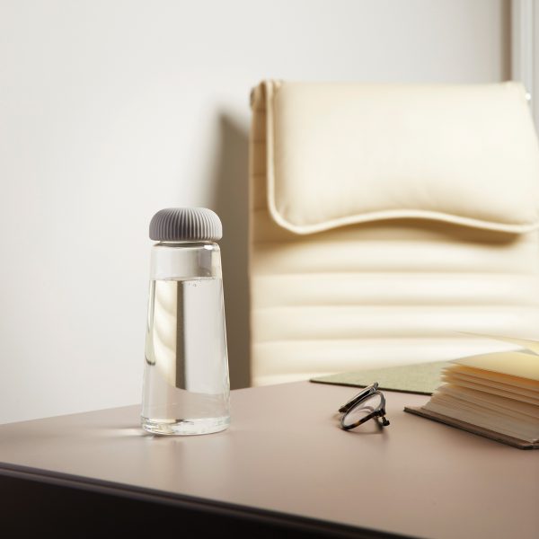 Elegant water bottle V43302